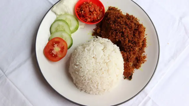 Ayam Goreng Ungkep Serundeng