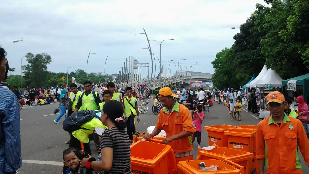 Tak Ada THR, Dinas Kebersihan Ini Tetap Kerja Saat Lebaran 