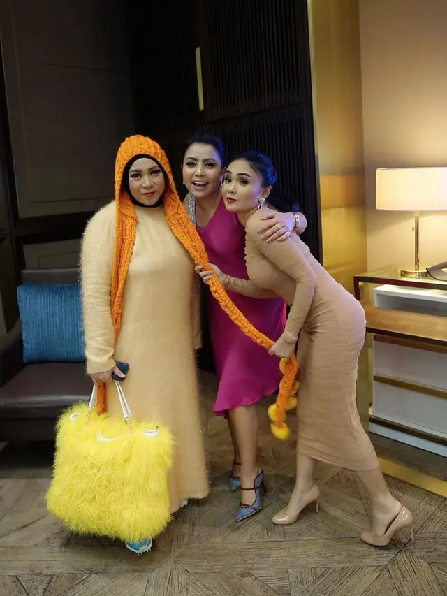 Potret Keseruan Yuni Shara Saat Arisan Bareng Geng Kepompong (sumber: isntagram/yunishara36)