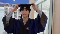 Jang Dong Yoon Lulus Kuliah Setelah 15 Tahun