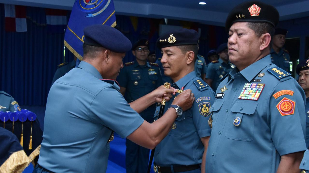 11 Perwira Tinggi TNI AL Terima Brevet Kehormatan Principal Warfare Officer