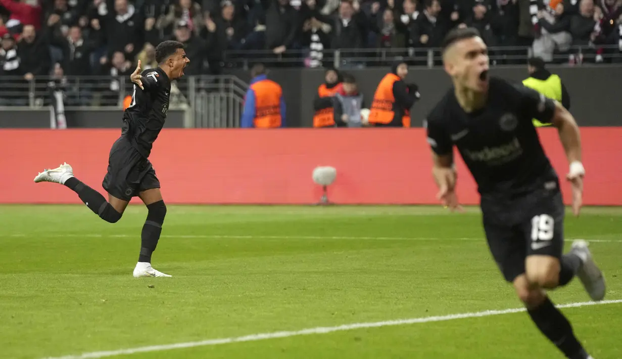 Berkat hasil ini, Barca dan Frankfurt masih sama-sama berpeluang besar lolos ke semifinal karena masih ada laga leg kedua yang bakal dimainkan di Camp Nou pada pekan depan. (AP/Michael Probst)