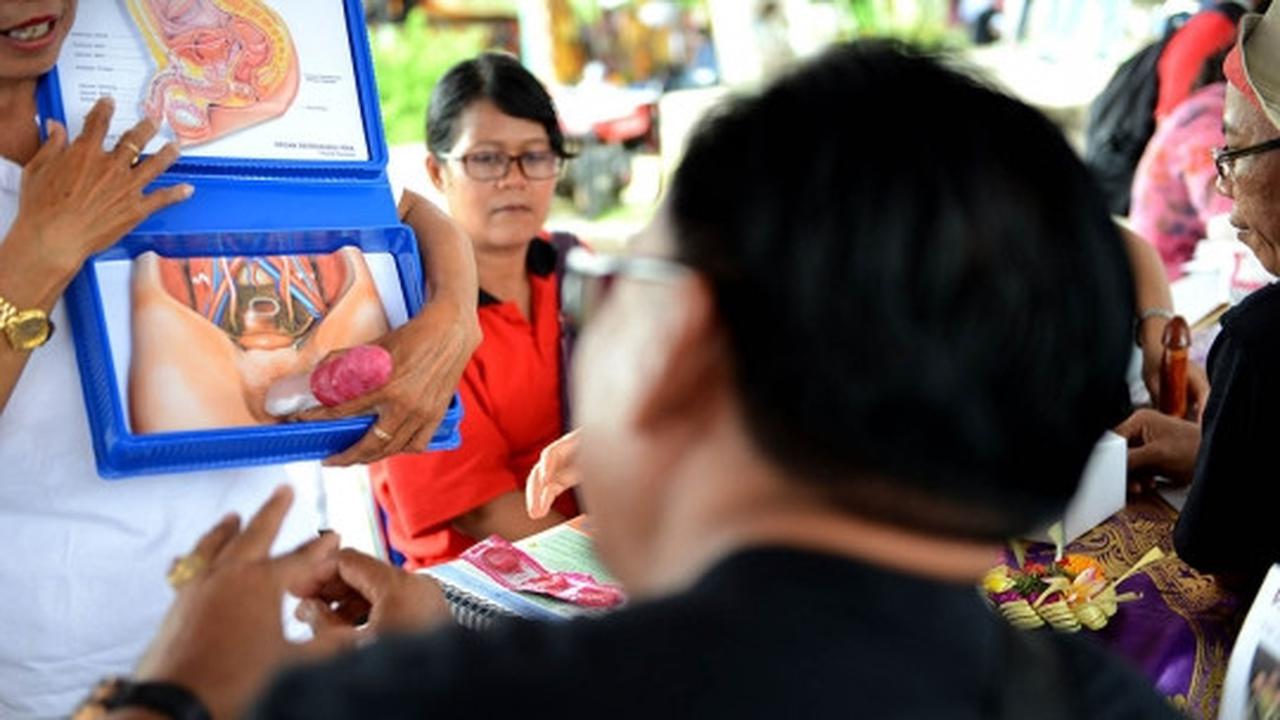 Antusiasme bapak-bapak di Gianyar ikut program KB