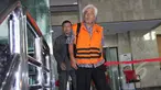 Mantan Dirut Pengolahan Pertamina Suroso Atmo Martoyo usai menjalani pemeriksaan di Gedung Komisi Pemberantasan Korupsi (KPK), Jakarta, Selasa (10/3/2015).(Liputan6.com/Helmi Afandi)