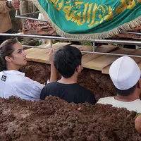 Millen Cyrus baru saja berduka. Keponakan Ashanty itu baru saja ditinggal ayahnya untuk selama-lamanya. Hambali S bin Soejahjo meninggal dunia pada 13 Februari 2018. (Deki Prayoga/Bintang.com)