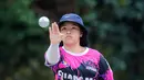 Sebagai informasi, petanque merupakan olahraga dari permainan tradisional asal Prancis. Tampak dalam foto, atlet muda Thailand saat memainkan olahraga Petanque di Lapangan Latih Dua Kompleks 700th Anniversary of Chiang Mai Stadium, Kamis (11/12/2025). (Bola.com/Bagaskara Lazuardi)
