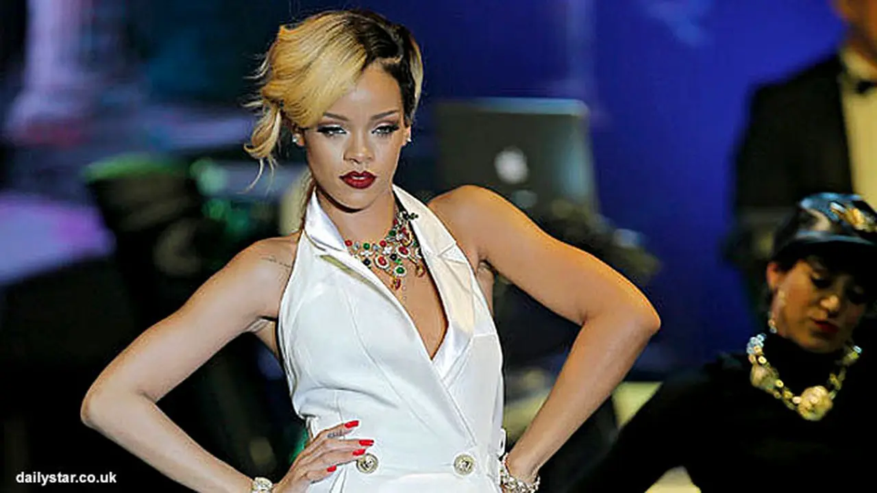 rihanna-130702c.jpg