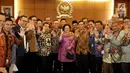 Ketua Dewan Pengarah Badan Pembinaan Ideologi Pancasila Megawati Soekarnoputri (tengah) berfoto bersama usai acara Silaturahmi UKP PIP/BPIP dengan MPR RI di Senayan, Jakarta, Rabu (14/3). (Liputan6.com/JohanTallo)