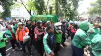 Affan Kurniawan merupakan pengemudi ojek online yang tewas dilindas jenis Barracuda milik Satuan Brigade Mobil (Brimob) Kepolisian Daerah Metro Jaya saat kericuhan di kawasan Pejompongan, Kamis (28/8/2025) malam. (Kapanlagi.com/Budy Santoso)