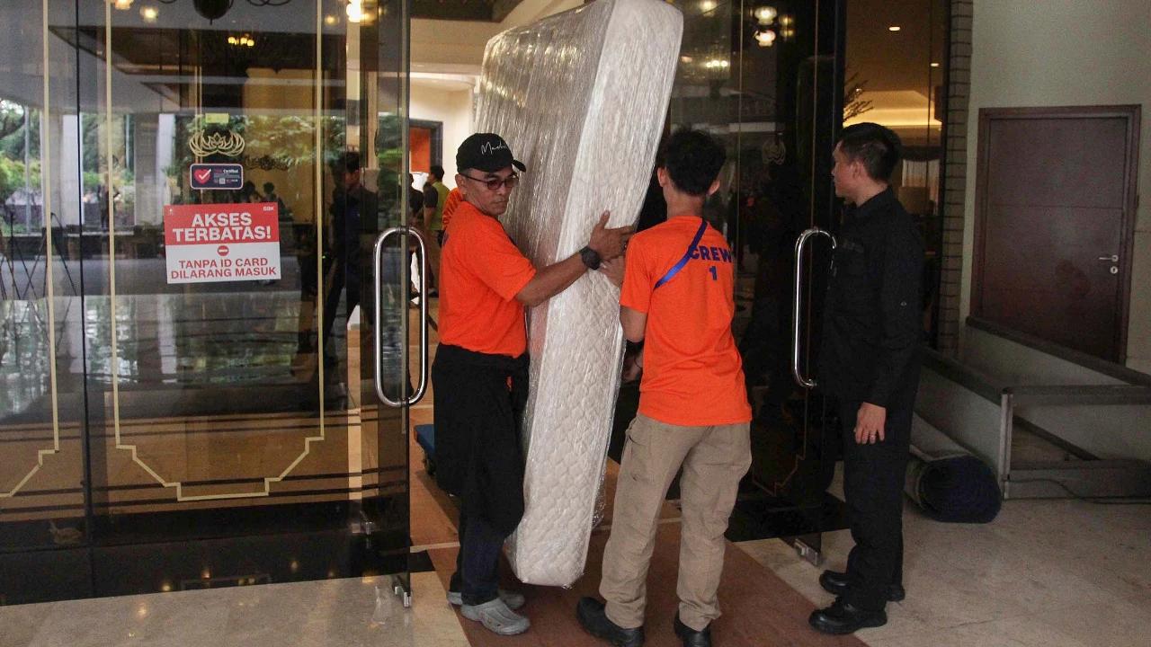 FOTO: Kemensetneg Relokasi Aset Eks Hotel Sultan ke Gudang di Cikarang