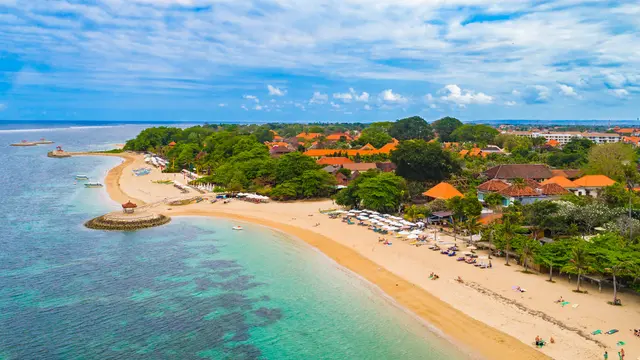 Kurang Afdal Liburan Ke Bali Jika Tak Menjelajahi 5 Pantai Berpasir Putih Ini!