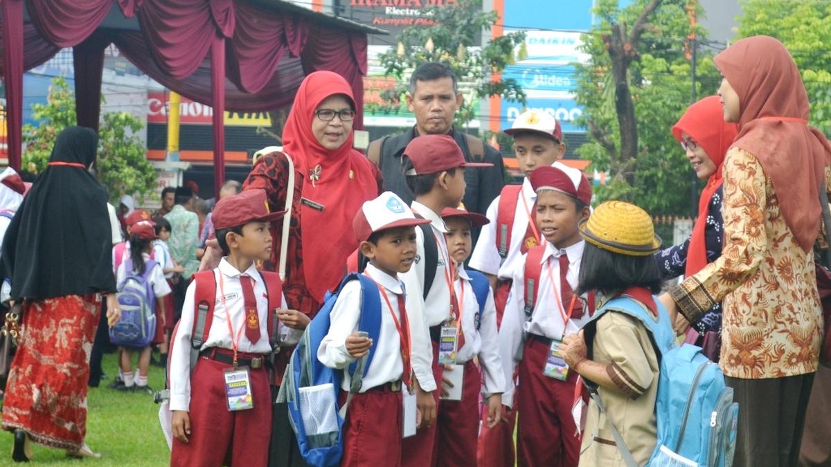 4 Doa Pilihan untuk Guru Teks Arab, Latin dan Artinya: Ilmu Berkah Juga Disayang Allah