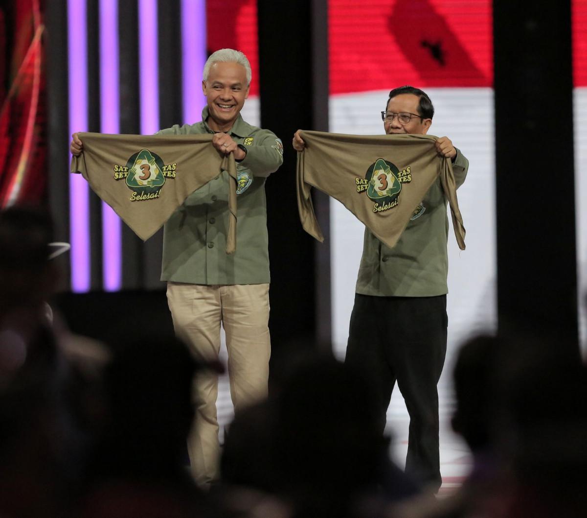Debat keempat yang diselenggarakan Komisi Pemilihan Umum (KPU) pada Minggu (21/1/2024) malam di JCC, Senayan diwarnai penampilan outfit yang menarik perhatian para paslon presiden dan wakil presiden 2024.<br>(Foto Liputan6.com / Angga Yuniar)<br>