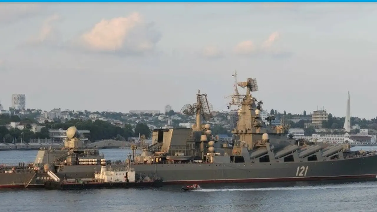 Moskva, kapal utama Angkatan Laut Rusia di Laut Hitam, telah "rusak parah" oleh ledakan amunisi, kata media pemerintah - AFP/File