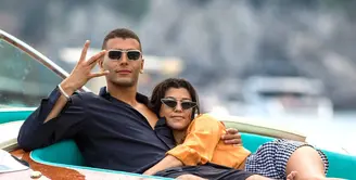 Tak bisa dipungkiri bahwa Kourtney Kardashian benar-benar bahagia menjalani hubungan dengan kekasihnya, Younes Bendjima. (E! News)