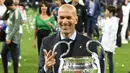 Zidane yang memutuskan mundur sebagai pelatih Real Madrid belum memutuskan klub baru mana akan ia arsitaki. Namun ada lima klub yang dirasa akan cocok dengan Zidane, baik dari gaya melatih maupun dari kondisi klub tersebut. (AFP/Genya Savilov)