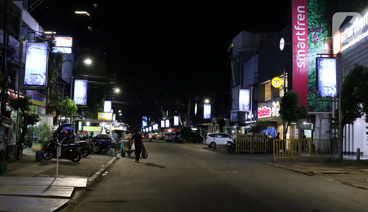 Suasana area kuliner di Jalan H. Agus Salim atau kawasan Sabang, Jakarta, Selasa (7/4/2020). Pemerintah telah resmi menetapkan Pembatasan Sosial Berskala Besar (PSBB) di wilayah DKI Jakarta dalam rangka percepatan penanganan COVID-19. (Liputan6.com/Helmi Fithriansyah)