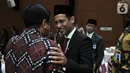 Mendikbud Nadiem Makarim disambut staff Kemedikbud saat acara lepas sambut di Gedung Kemendikbud, Jakarta, Rabu (23/10/2019). Nadiem Makarim datang untuk menghadiri  acara lepas sambut sebagai Mendikbud yang baru. (merdeka.com/Iqbal S. Nugroho)