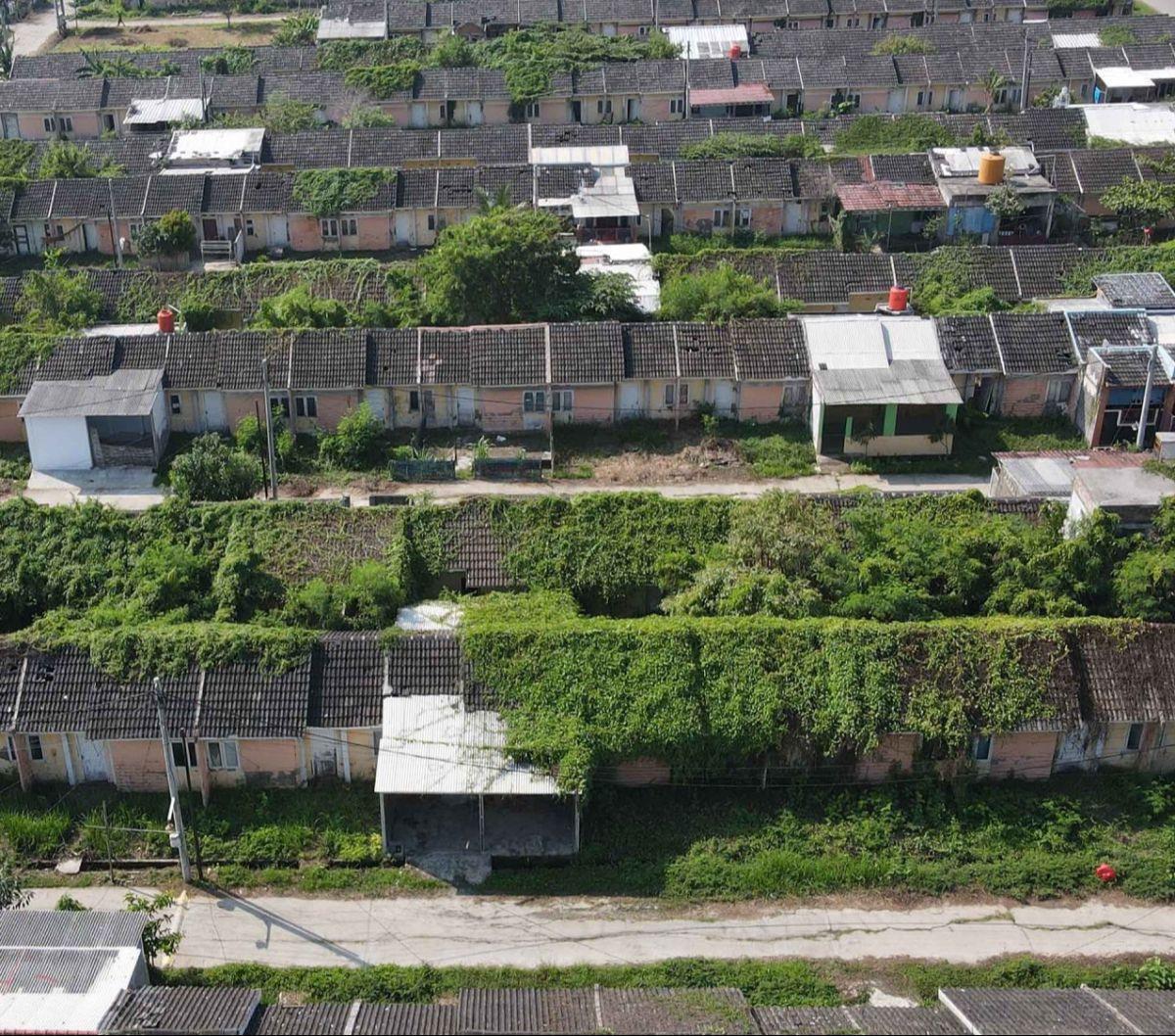 Pantauan udara memperlihatkan kondisi perumahan subsidi Villa Kencana Cikarang, Kabupaten Bekasi, Jawa Barat, pada Jumat (7/6/2024).&nbsp;Perumahan yang diresmikan Presiden Joko Widodo atau Jokowi pada tahun 2017 untuk masyarakat berpenghasilan rendah itu