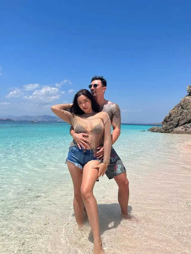 Foto Liburan Jessica Iskandar dan Suami Bikin Salfok