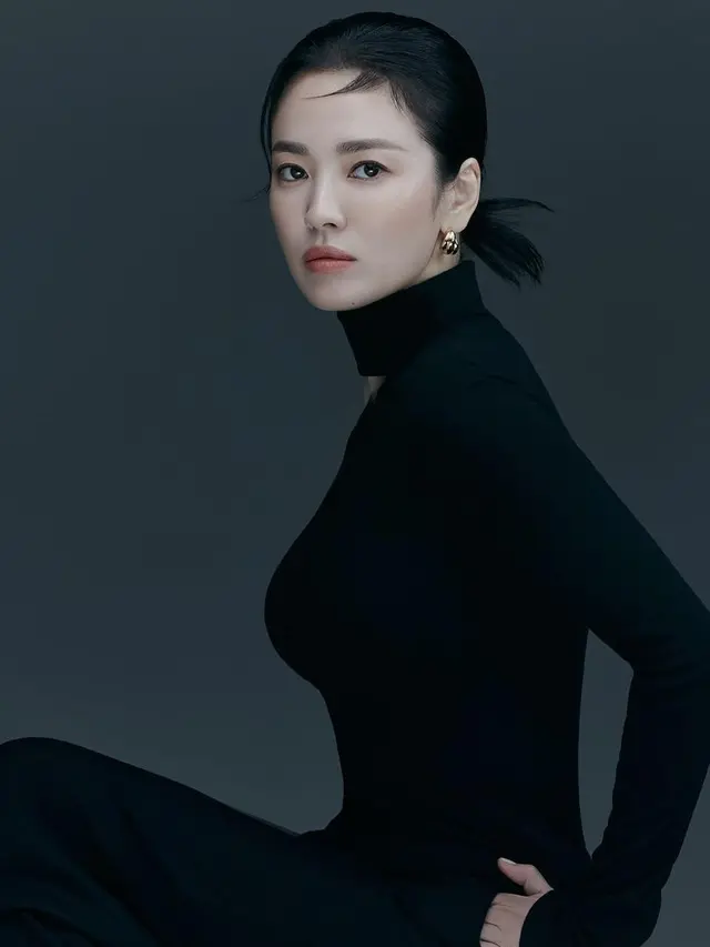11 Inspirasi Gaya Rambut Song Hye Kyo dengan Poni Tanggung yang Bikin Awet Muda