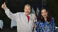 Wakil Presiden Nikaragua Rosario Murillo (kanan) bersama suaminya, yang juga presiden negara itu, Daniel Ortega (AP/Rodrigo Arangua)