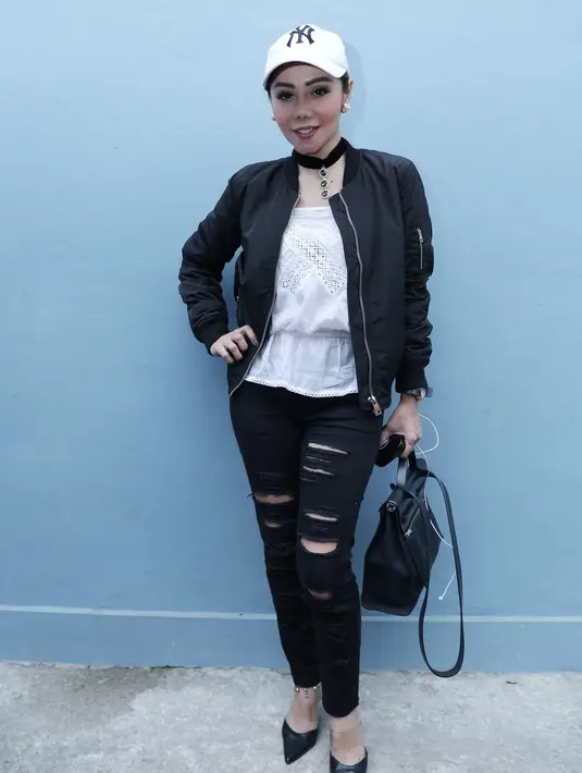 Perempuan kelahiran Jakarta 43 tahun silam itu juga tidak merasa dimanfaatkan oleh Vicky. Bahkan, ia mengaku tidak mengganggu kehidupan pribadinya. (Galih W. Satria/Bintang.com)