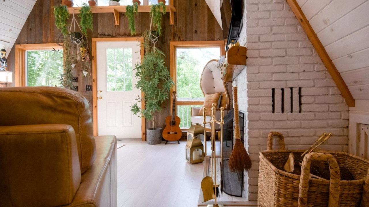 Ilustrasi Interior Rumah di Kampung