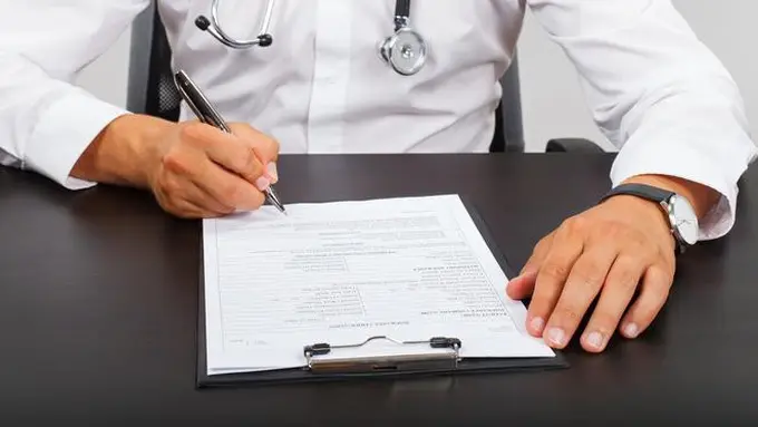 Ilustrasi Tulisan Tangan Dokter dan Dokter (iStockphoto)