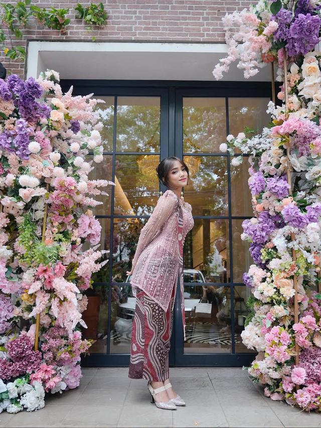 Potret Fuji di Pertunangan Frans Faisal Sang Kakak (credit: instagram/fuji_an)