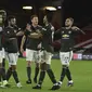 Penyerang Manchester United, Anthony Martial (kedua kanan) berselebrasi dengan rekannya usai mencetak gol ke gawang Sheffield United pada pertandingan Liga Inggris di stadion Bramall Lane di Sheffield, Inggris, Jumat (18/12/2020). MU tertinggal lima angka dari Liverpool di puncak klasemen. (AP Photo