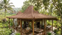 6 Inspirasi Rumah Kampung dengan Serambi Luas untuk Tempat Berkumpul Keluarga yang Nyaman dan Hangat