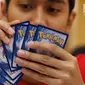 Para pecinta kartu pokemon bermain kartu The Pokémon Trading Card Game di  Kota Kasablanca, Jakarta, Kamis (8/8/2019). Tingginya permainan tukar kartu yang telah terjual sebanyak 27,2 miliar, Pokémon Trading Card Game membidik pasar Indonesia. (Liputan6.com/Angga Yuniar)