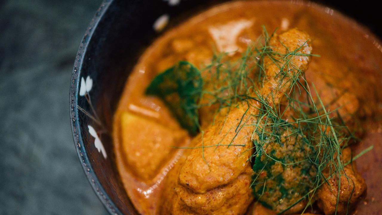 Makanan lebaran sangat khas dengan tinggi  lemak