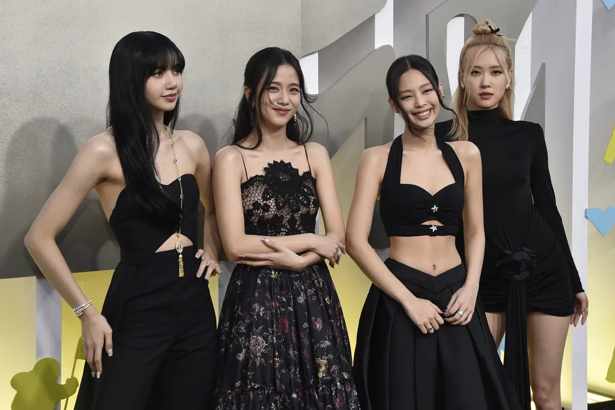 Gaya BLACKPINK di Red Carpet MTV VMA 2022, Kompak Kenakan Busana Hitam