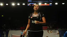 Pebulutangkis putri Indonesia, Lindaweni Fanetri harus mengakui ketangguhan Nichaon Jindapon (Thailand) saat bertanding di ajang Indonesia Open 2014 di Jakarta, (18/6/2014). (Liputan6.com/Helmi Fithriansyah)