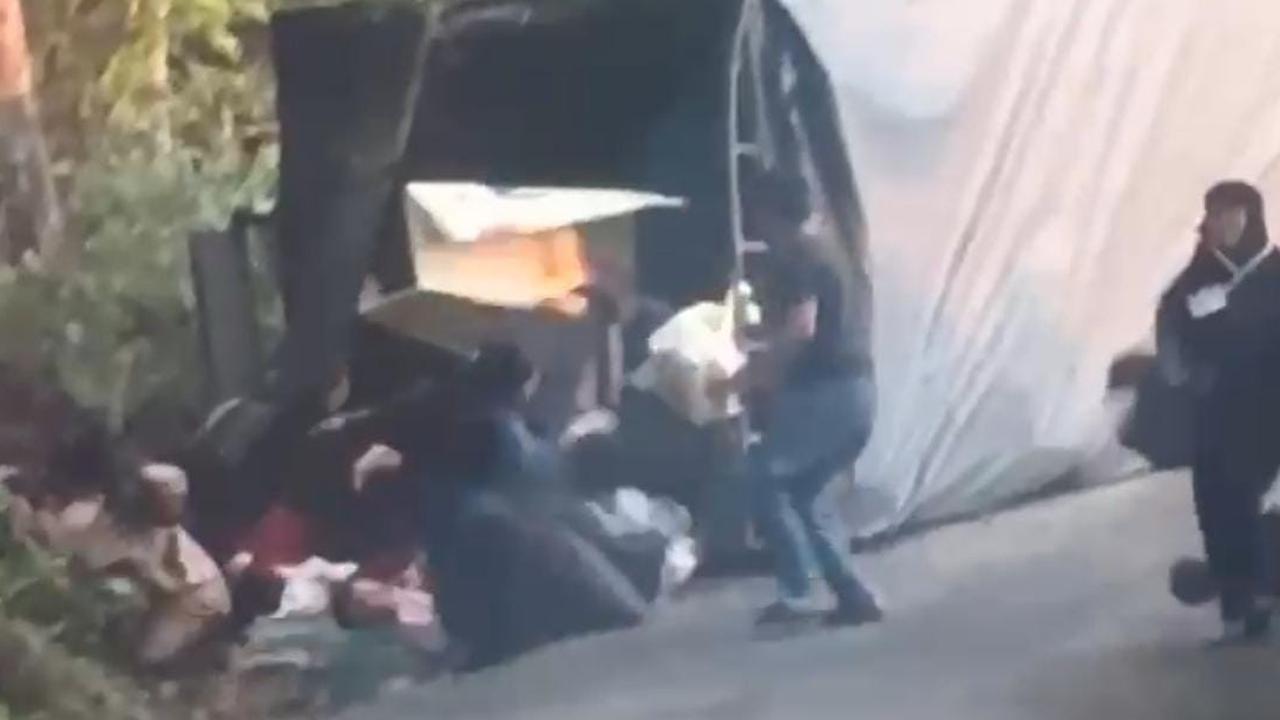 Viral Truk Angkut Siswa SMP Terguling di Gowa, Kasat Bantah Milik Dalmas Polisi