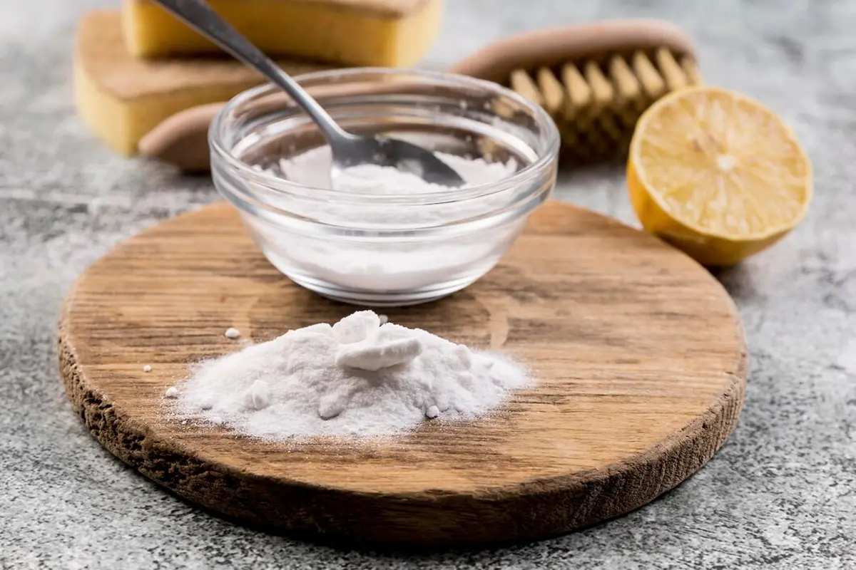 Oleskan talenan dengan baking soda