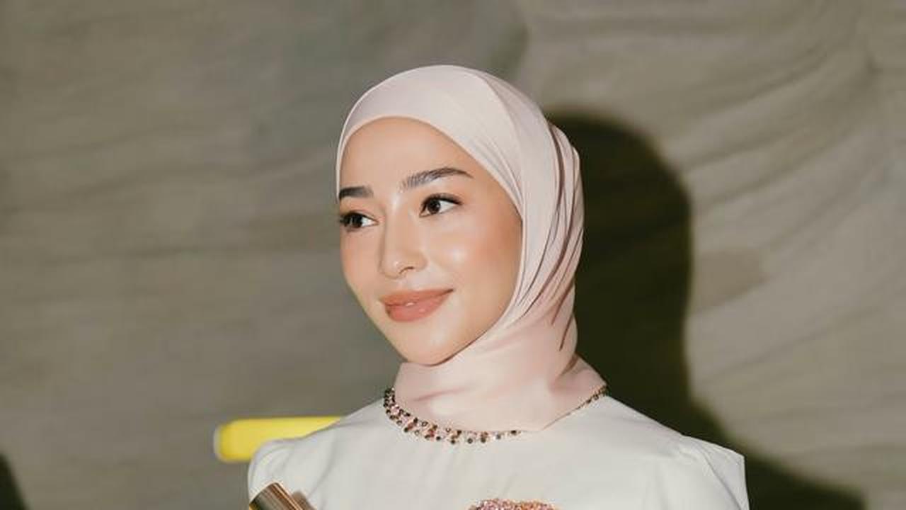 7 Gaya Hijab Simpel Terbaru ala Nikita Willy, Tampil Elegan dan Anggun di Setiap Momen