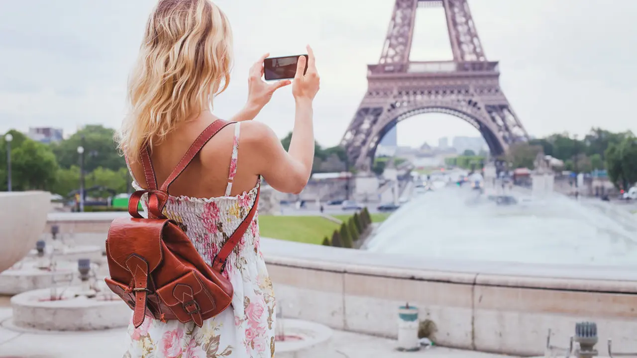 Ilustrasi Travelling