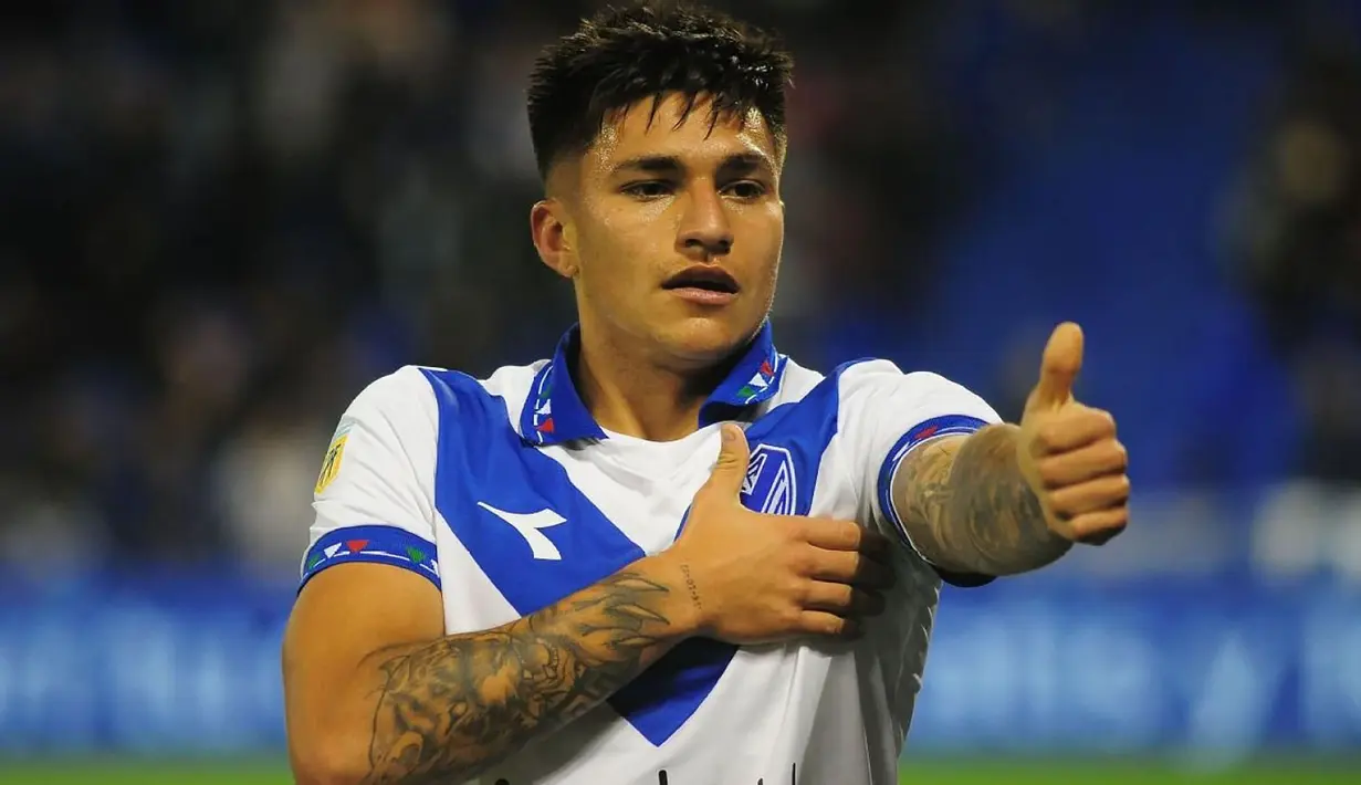 Striker Argentina berusia 19 tahun, Santiago Castro didatangkan klub Serie A Liga Italia, Bologna dari klub Argentina, Velez Sarsfield pada 30 Januari 2024 dengan nilai transfer 12 juta euro atau setara Rp203 miliar. Bologna mengikatnya selama 4,5 tahun hingga 30 Juni 2028. (velezsarsfield.com.ar)