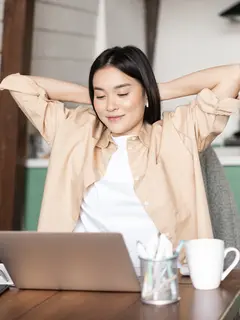 Mengambil cuti bukan tanda malas bekerja, melainkan cara cerdas untuk recharge energi agar kembali produktif, fokus, dan terhindar dari burnout. [Dok/Freepik.com/benzoix].