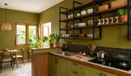 7 Warna Cat Dapur yang Membuat Ruangan Terasa Lebih Kecil, Menurut Desainer Interior