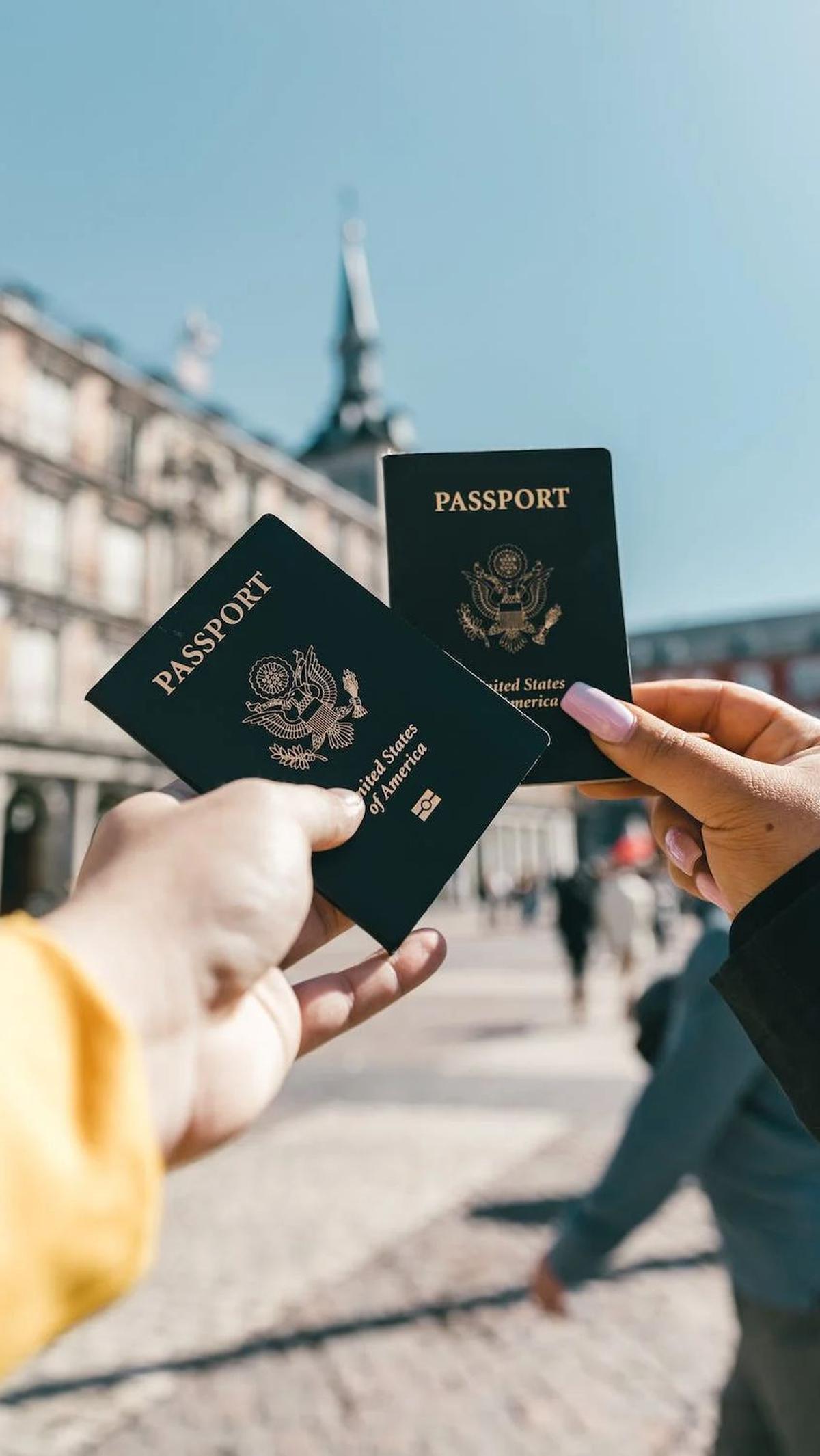 Sebelum kita mulai, mari kita bahas sedikit tentang apa itu visa dan mengapa kita memerlukan visa saat bepergian ke luar negeri.