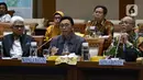 Kepala Badan Tenaga Nuklir Nasional (Batan), Anhar Riza Antariksawan dan Kepala Badan Pengawasan Tenaga Nuklir (Bapeten), Jazi Eko Istiyanto (kanan) memberikan paparan saat Rapat Dengar Pendapat dengan Komisi VII DPR di Kompleks Parlemen Jakarta, Kamis (20/2/2020). (Liputan6.com/Johan Tallo)