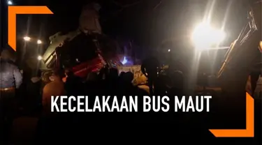 Sebuah bus kecelakaan karena menabrak jurang kecil di Skopje, Makedonia. Kejadian ini sebabkan 13 orang tewas dan 30 lainnya luka-luka.