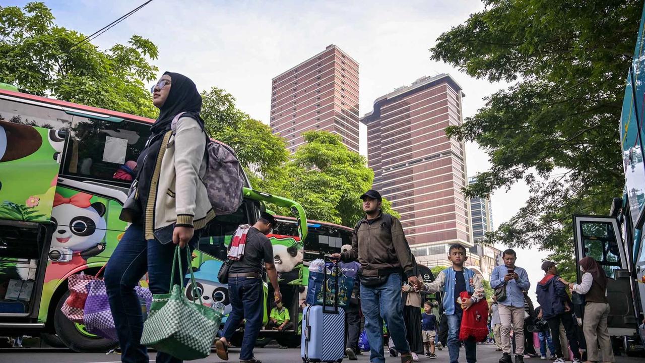 FOTO: Ribuan Warga Antusias Ikuti Program Mudik Gratis di Surabaya