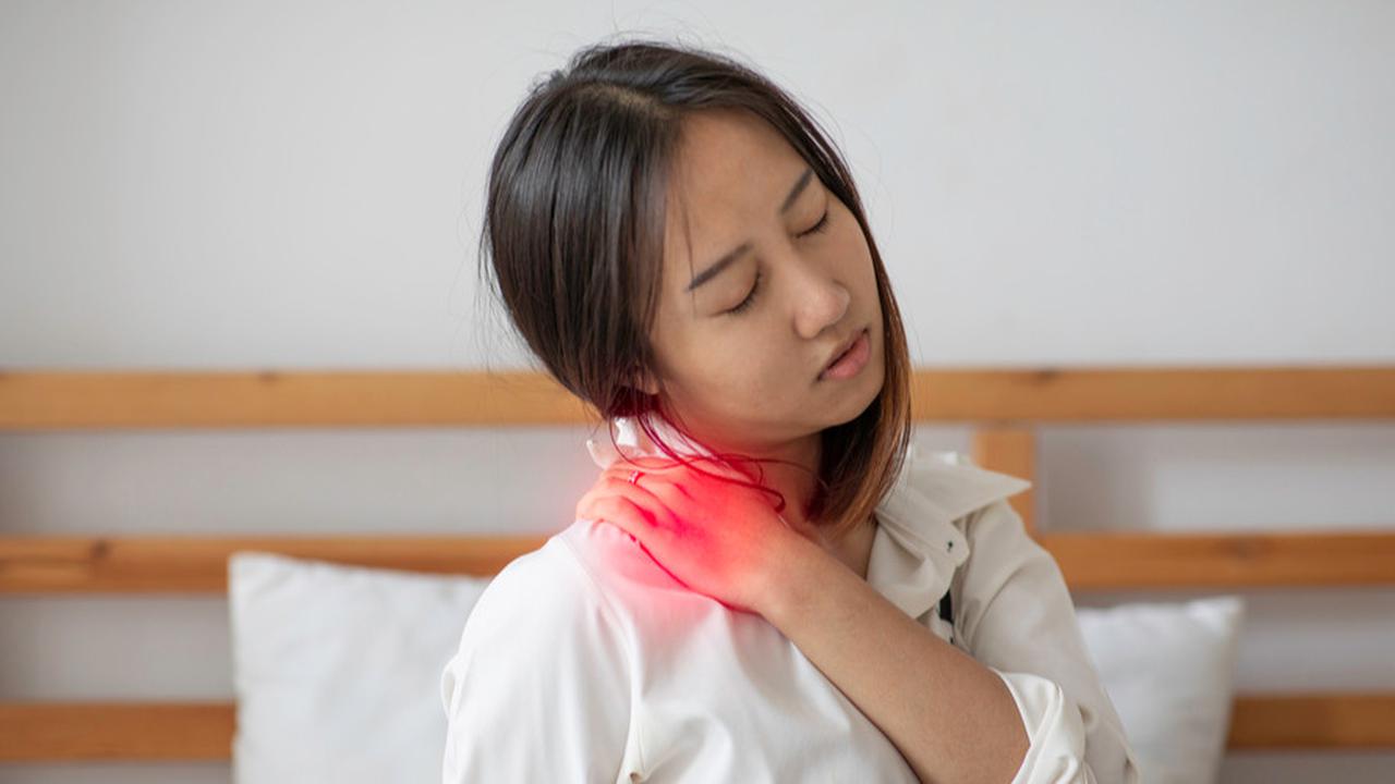 Sering Sakit Leher Saat Bangun Tidur? Begini Tips Mudah untuk Meredakannya