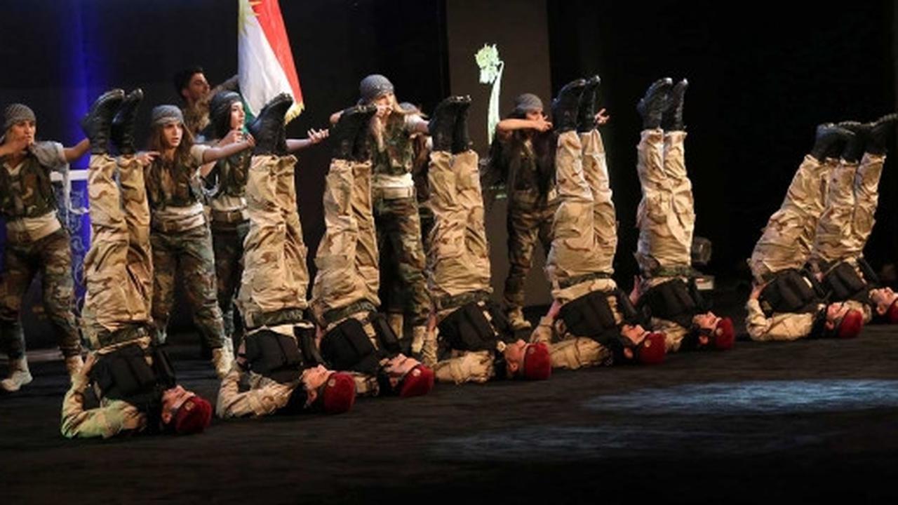 Aksi tentara Kurdi cantik di Festival Film Dohuk Internasional