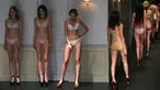 Sejumlah model mengenakan pakaian dalam Peach John bertema Autumn/Winter 2016 selama Tokyo Fashion Week di Tokyo, Jepang (15/3/2016). (REUTERS/Toru Hanai)